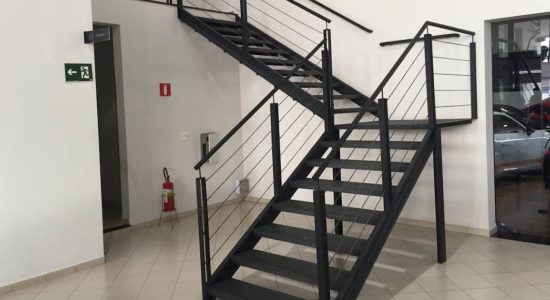 Escadas Metálicas e Rampas de Acessibilidade - Classmetal